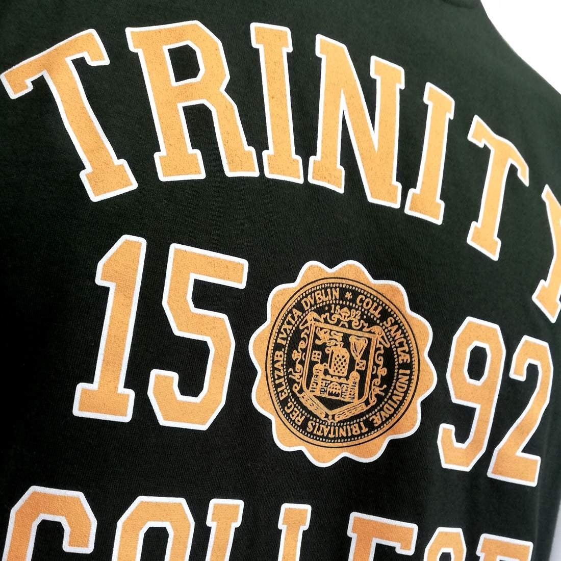 Trinity College Dublin 1592 T-Shirt Bottle Green & Mustard